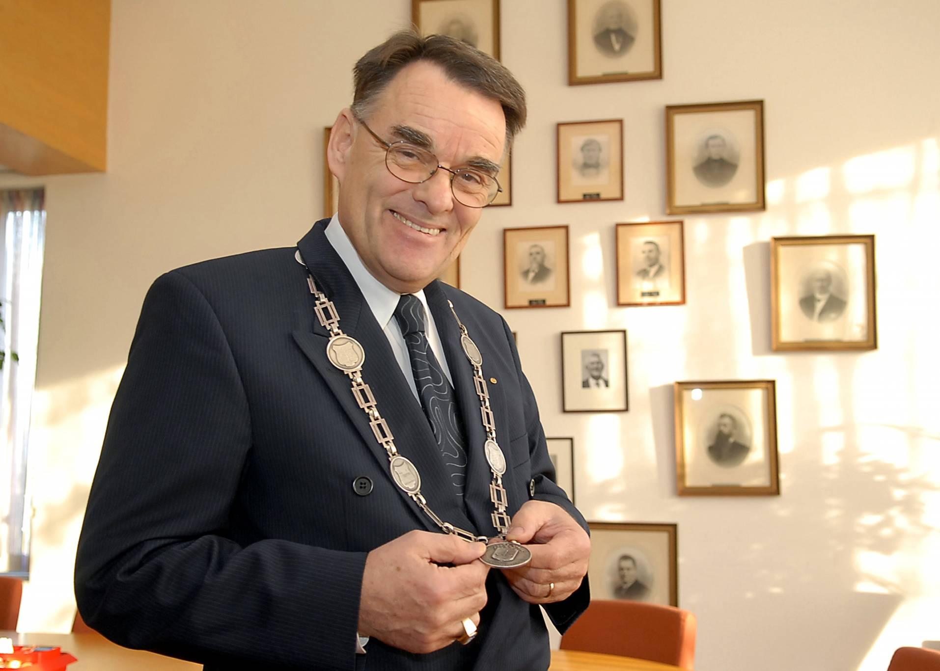 Groene Schip als barrière tussen Haarlemmerliede en haven Amsterdam